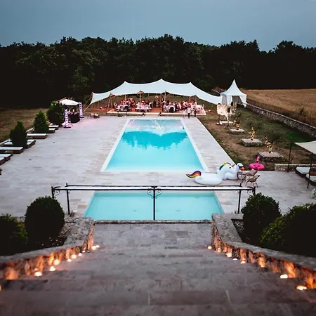 Sleeps 19 Pool Air Con Saint-Privat-des-Vieux